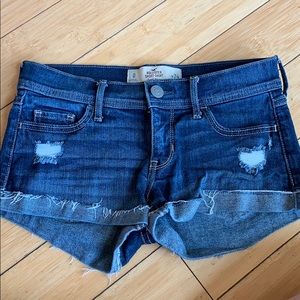 Hillister low rise jean shorts!
